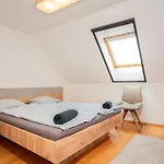 Lelle Apartment *